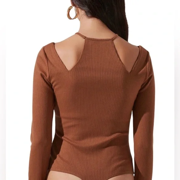 NEW - ASTR The Label Brown Halter Neck Long Sleeve Cutout Bodysuit Size Small - Picture 4 of 10